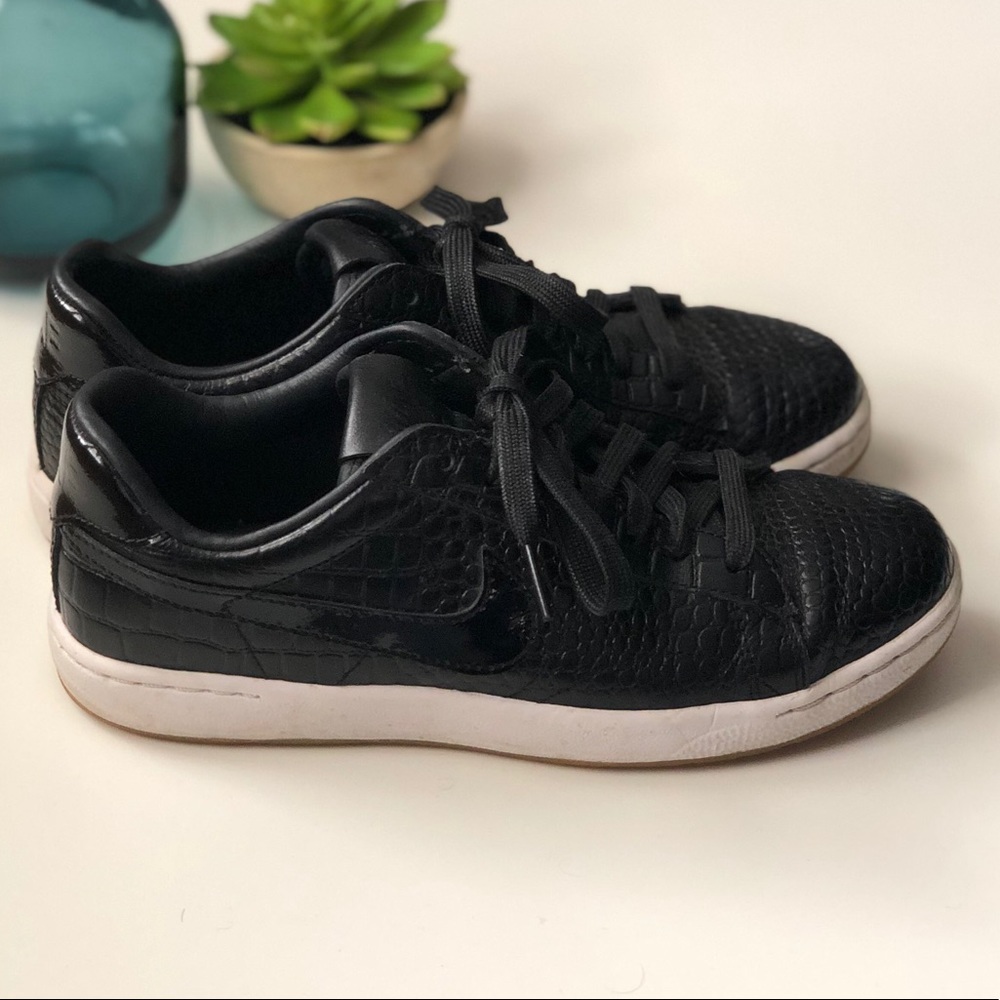 Nike Tennis Classic Ultra Premium Leather Sneakers